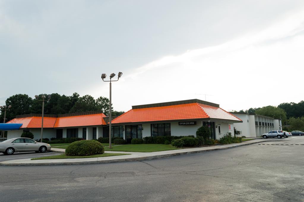 巴特波罗-落基山温德姆速8酒店 Battleboro 外观 照片